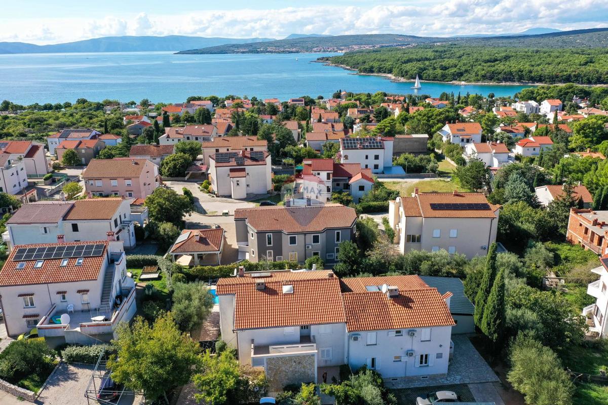 Otok Krk, Punat - družinska hiša z velikim vrtom, razgled, blizu morja