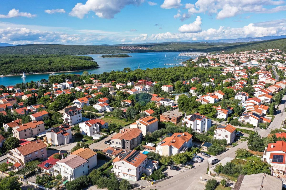 Otok Krk, Punat - družinska hiša z velikim vrtom, razgled, blizu morja