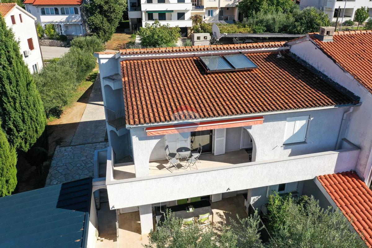 Otok Krk, Punat - družinska hiša z velikim vrtom, razgled, blizu morja