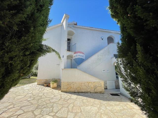 Otok Krk, Punat - družinska hiša z velikim vrtom, razgled, blizu morja