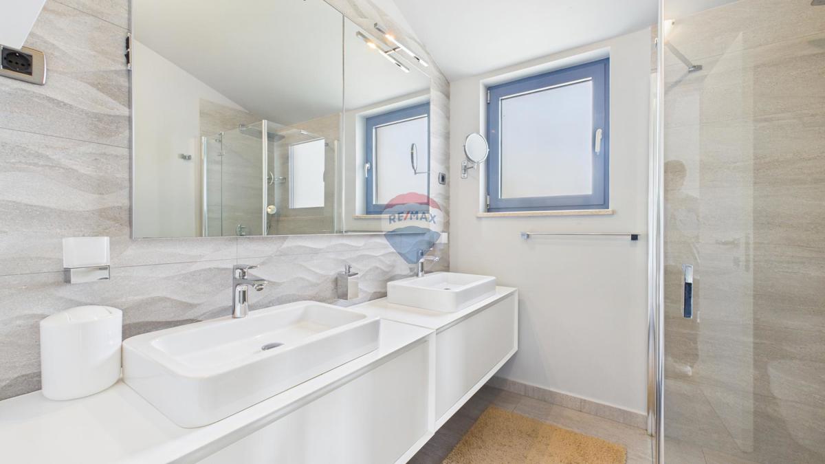 Hiša Sveti Lovreč, 230m2