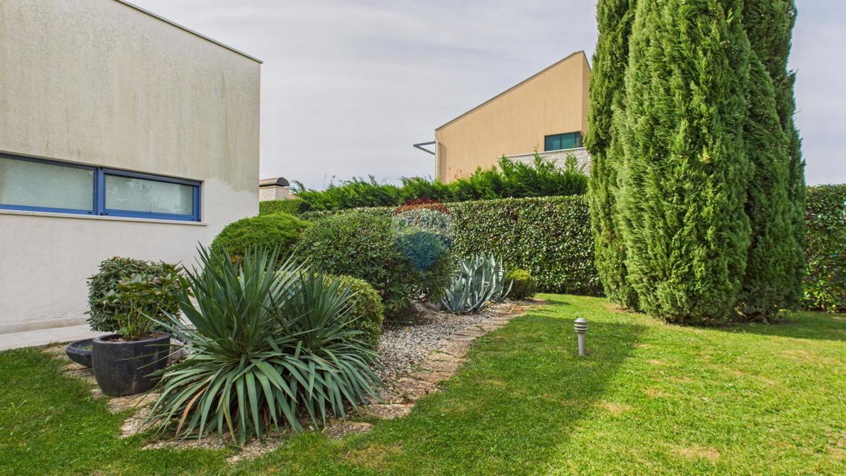 Hiša Sveti Lovreč, 230m2