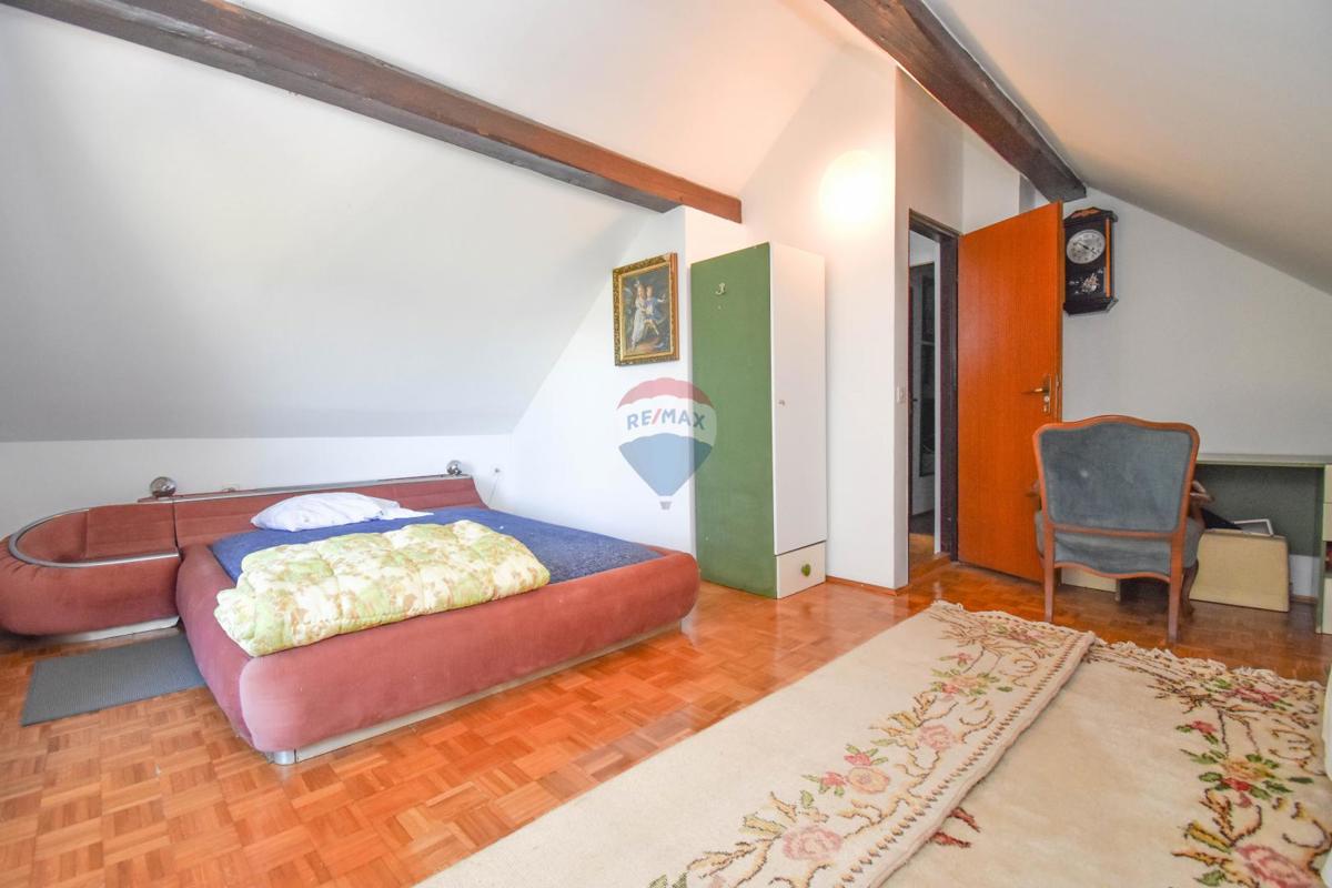 Hiša Cerovački Galovići, Duga Resa, 170m2