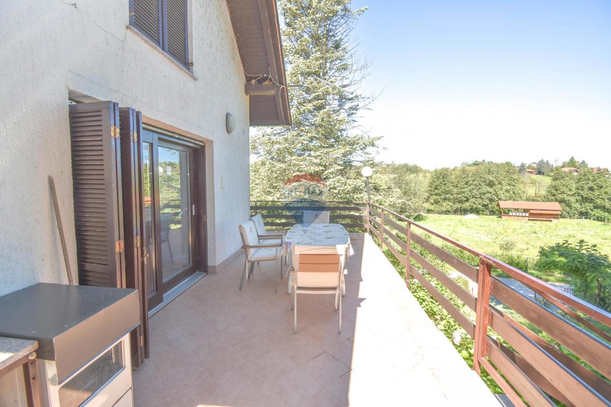 Hiša Cerovački Galovići, Duga Resa, 170m2