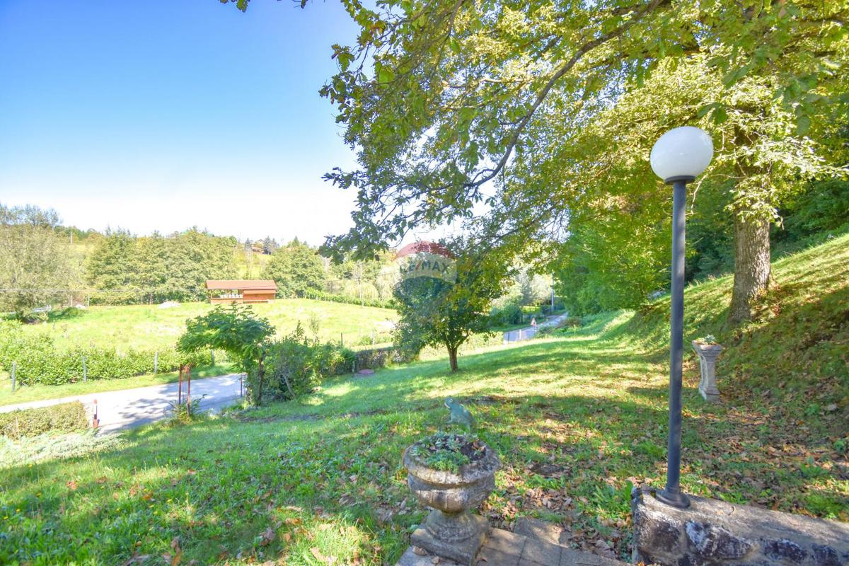 Hiša Cerovački Galovići, Duga Resa, 170m2