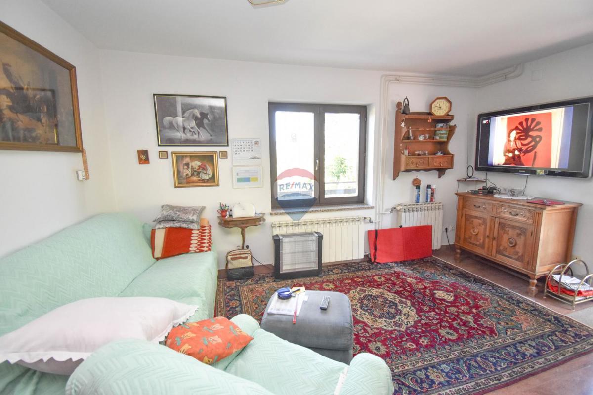 Hiša Cerovački Galovići, Duga Resa, 170m2