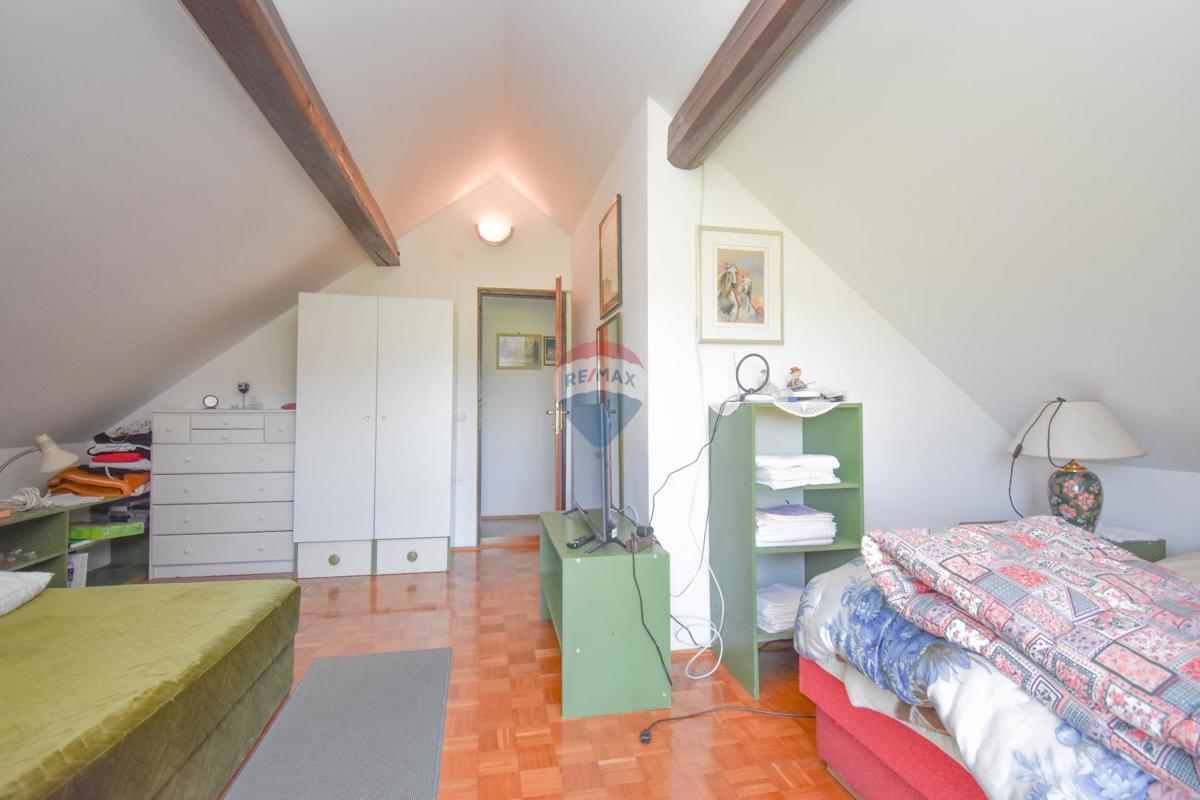 Hiša Cerovački Galovići, Duga Resa, 170m2