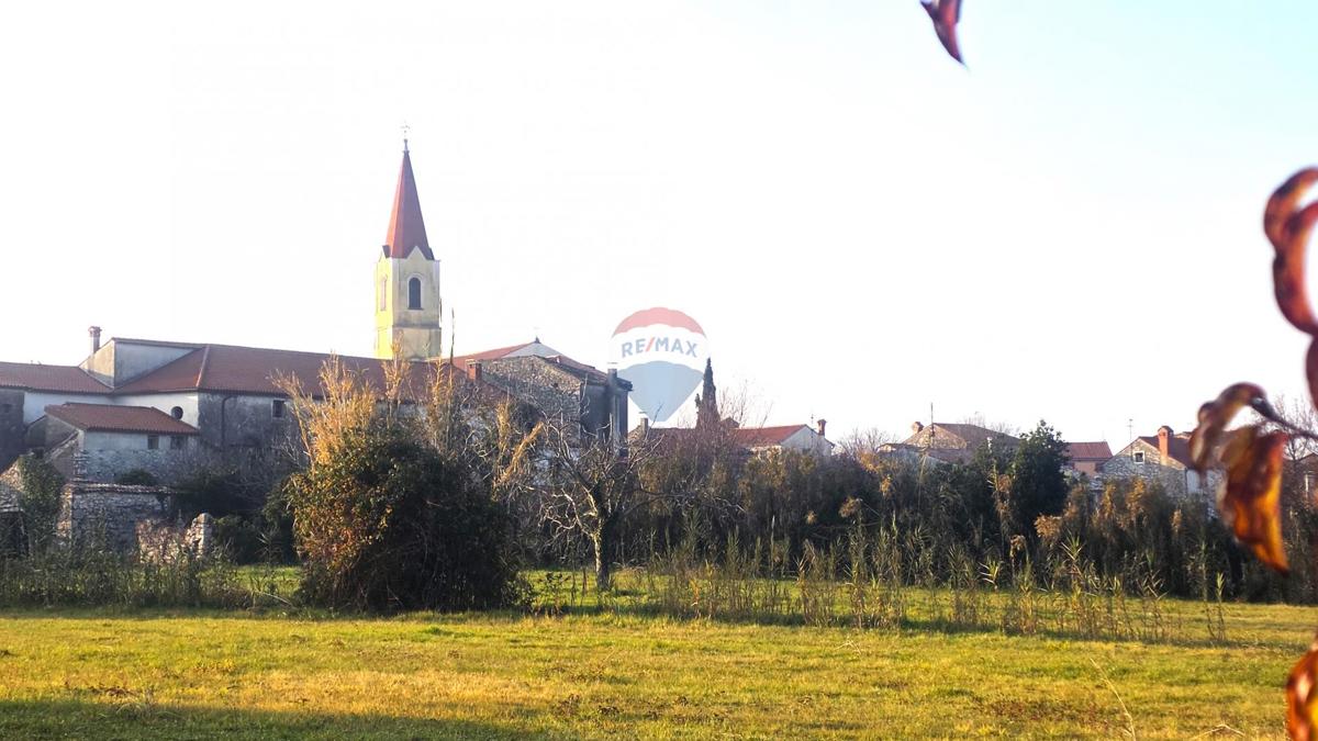 Stavbno zemljišče Brtonigla, 1.048m2