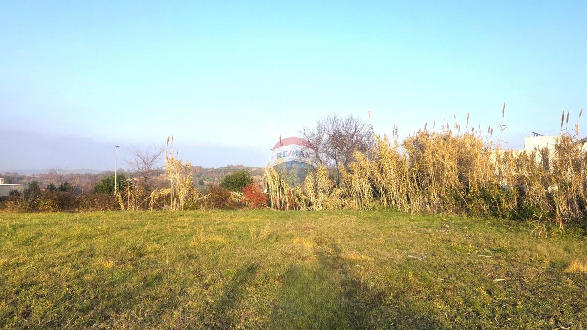 Stavbno zemljišče Brtonigla, 1.048m2