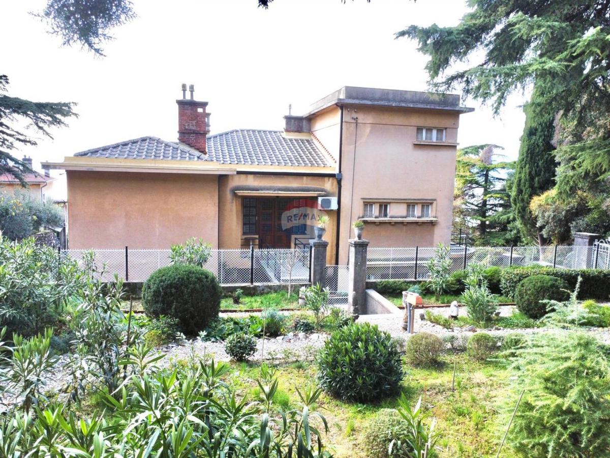 Hiša Pećine, Rijeka, 465m2