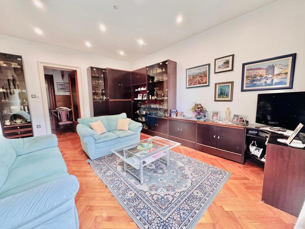 Hiša Pećine, Rijeka, 465m2