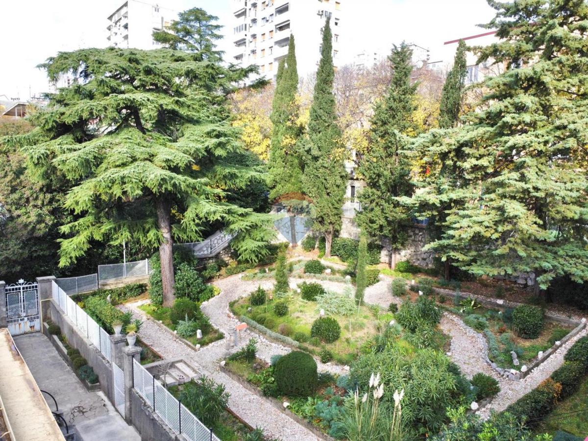 Hiša Pećine, Rijeka, 465m2