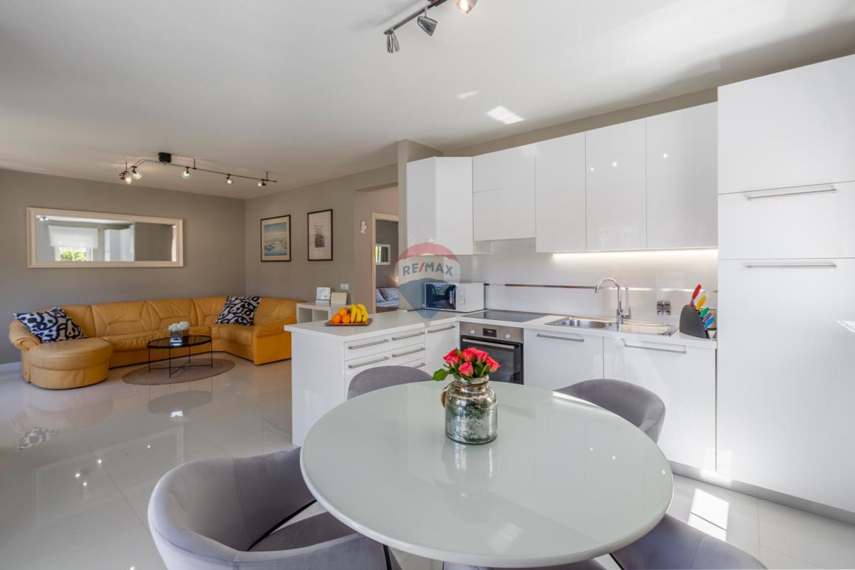 Stanovanje/Apartma Funtana, 65,87m2