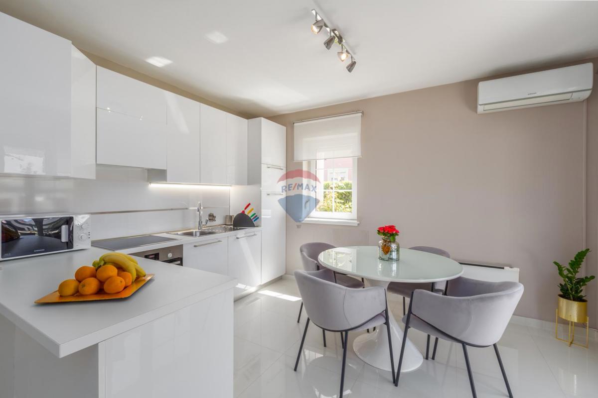 Stanovanje/Apartma Funtana, 65,87m2