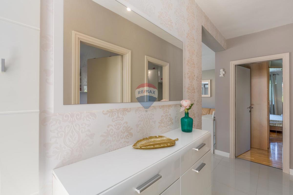 Stanovanje/Apartma Funtana, 65,87m2