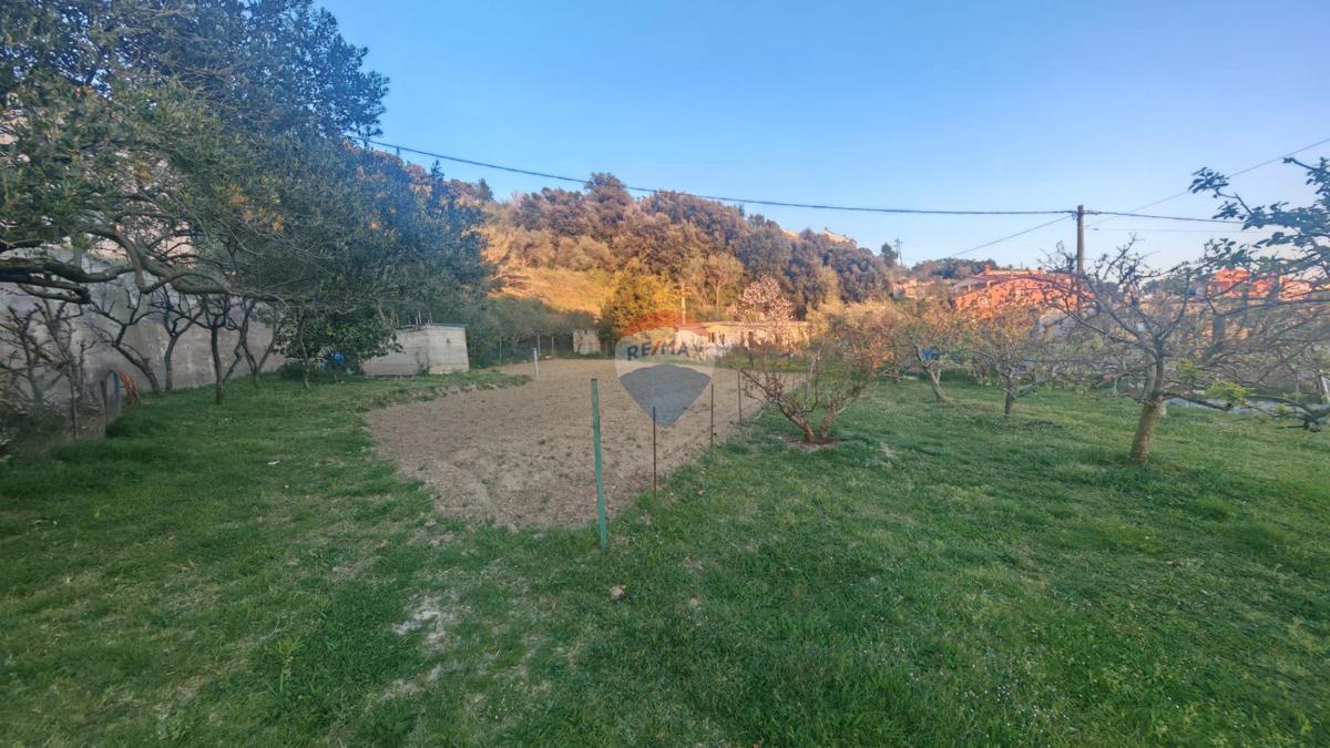 Stavbno zemljišče Kampor, Rab, 1.035m2