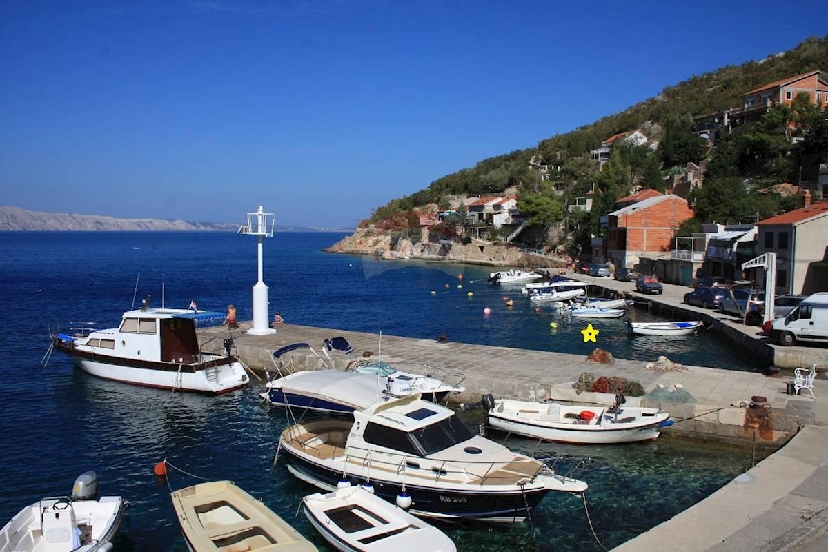 Starigrad, Senj, 810m2