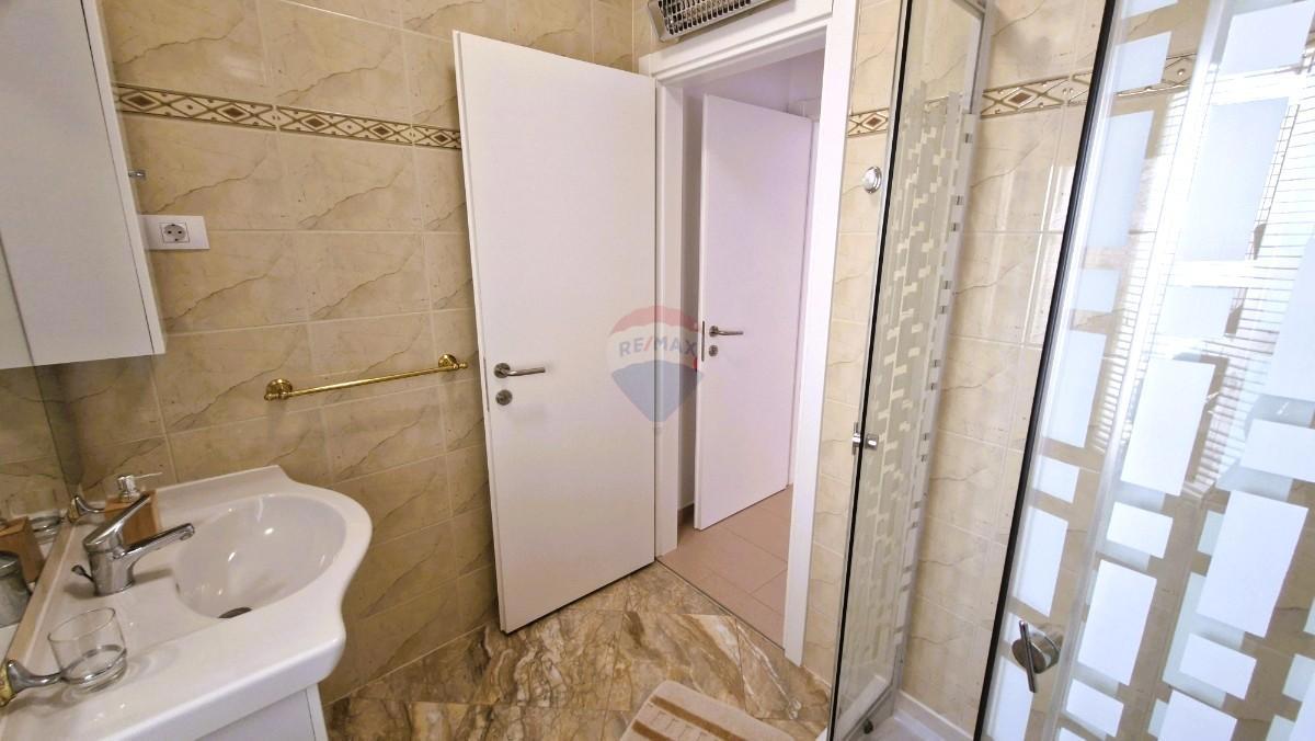 Istra, Medulin – Hiša s strešno teraso in pogledom na morje, 280 m²