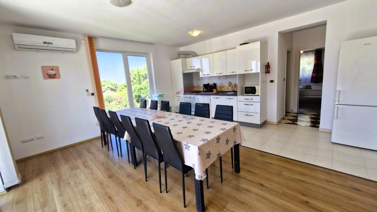 Istra, Medulin – Hiša s strešno teraso in pogledom na morje, 280 m²