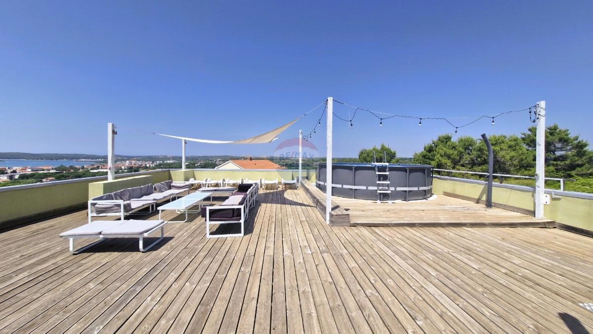 Istra, Medulin – Hiša s strešno teraso in pogledom na morje, 280 m²