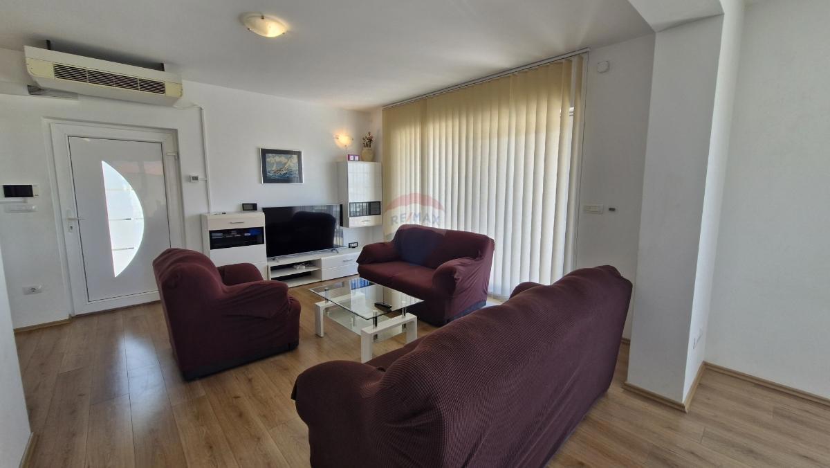 Istra, Medulin – Hiša s strešno teraso in pogledom na morje, 280 m²