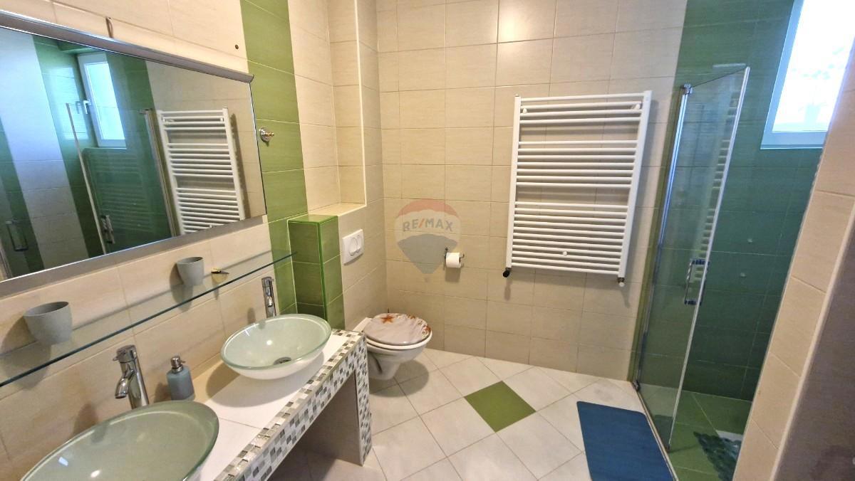 Istra, Medulin – Hiša s strešno teraso in pogledom na morje, 280 m²