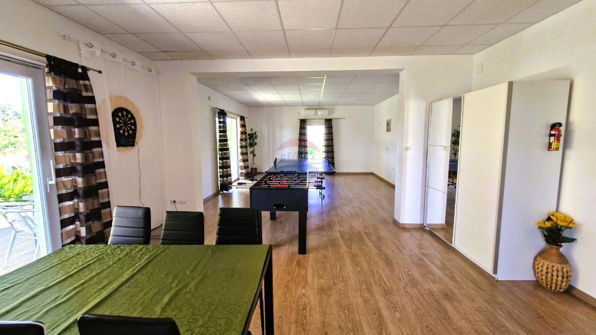 Istra, Medulin – Hiša s strešno teraso in pogledom na morje, 280 m²