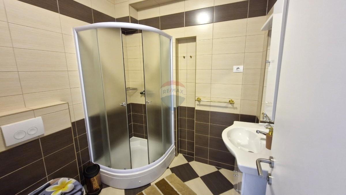 Istra, Medulin – Hiša s strešno teraso in pogledom na morje, 280 m²