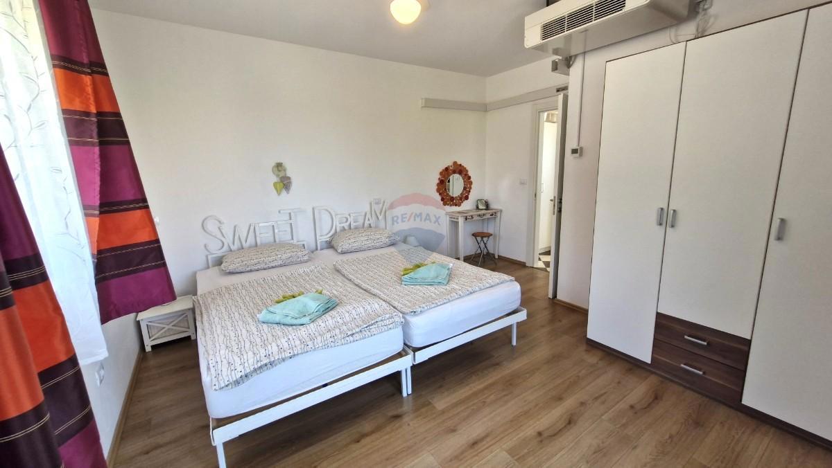 Istra, Medulin – Hiša s strešno teraso in pogledom na morje, 280 m²
