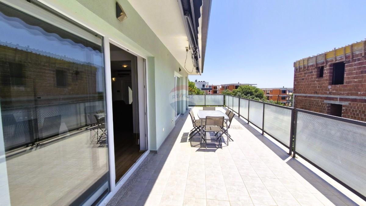 Istra, Medulin – Hiša s strešno teraso in pogledom na morje, 280 m²