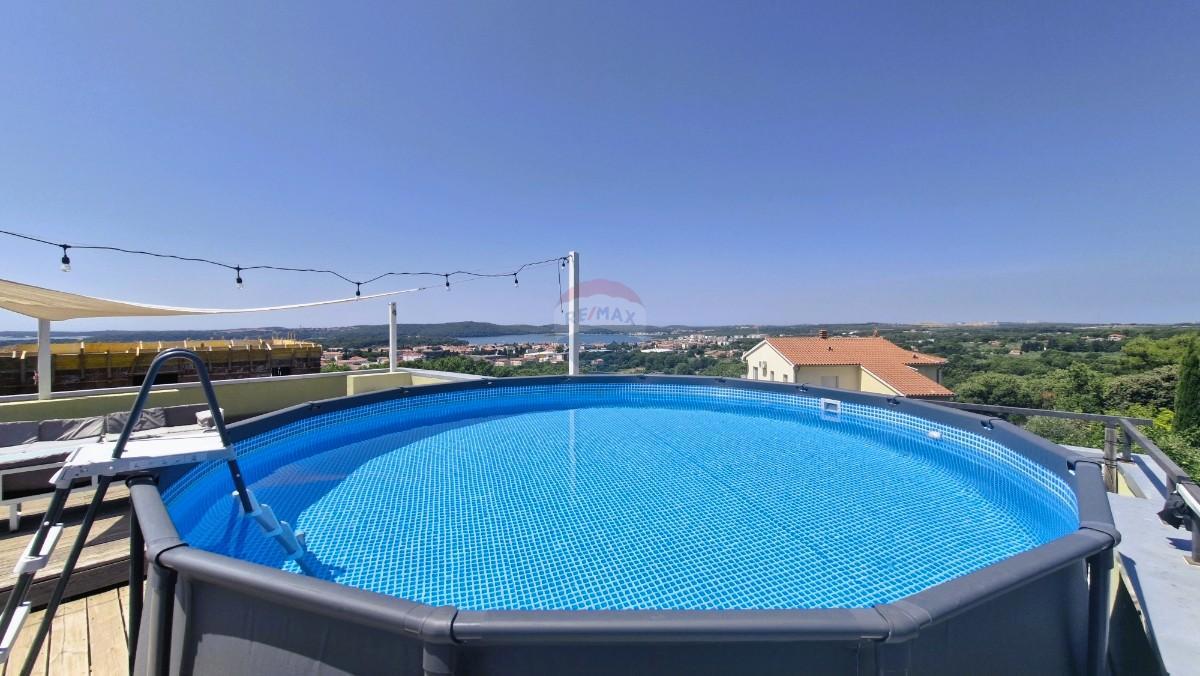 Istra, Medulin – Hiša s strešno teraso in pogledom na morje, 280 m²