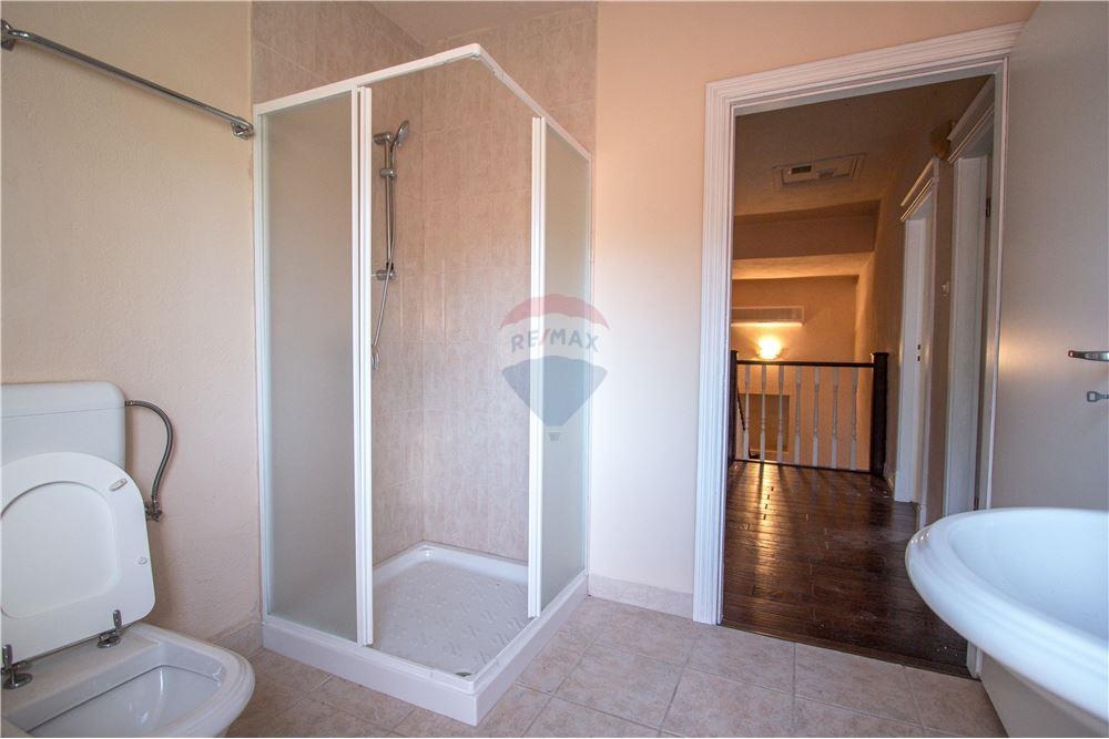 Hiša Gornji Karin, Obrovac, 408m2