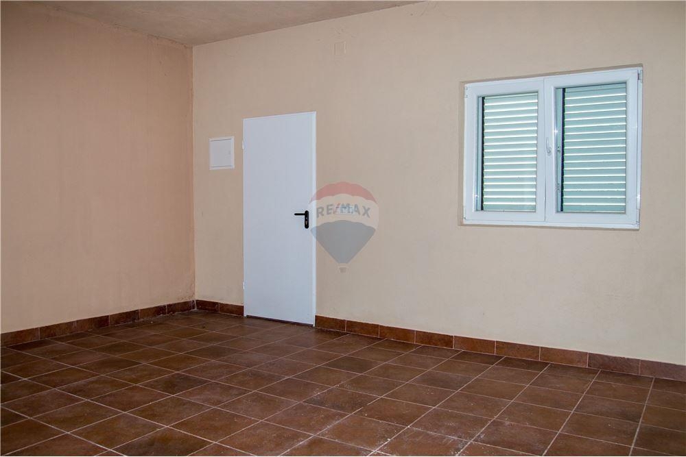 Hiša Gornji Karin, Obrovac, 408m2