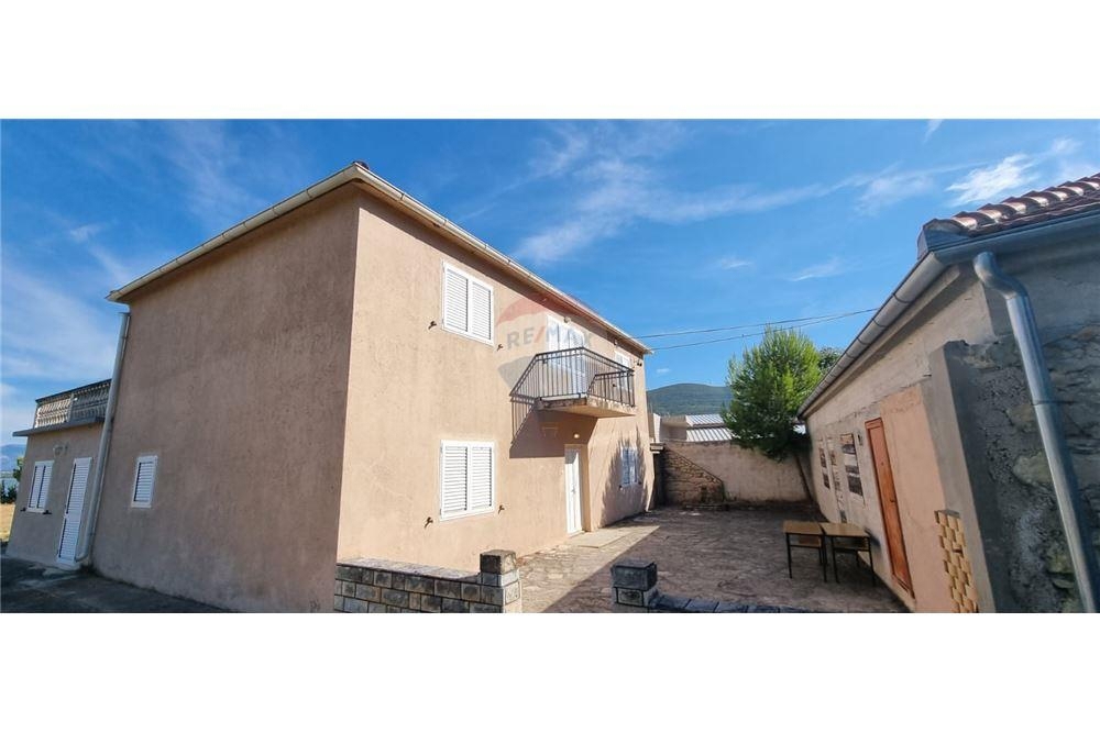 Hiša Gornji Karin, Obrovac, 408m2