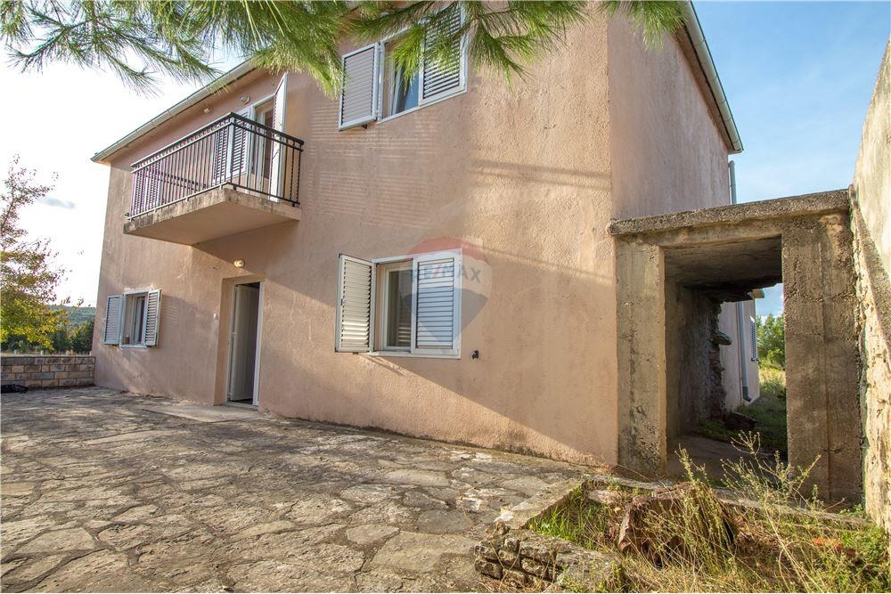 Hiša Gornji Karin, Obrovac, 408m2