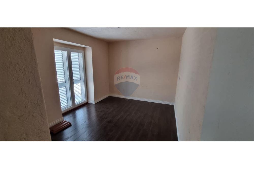 Hiša Gornji Karin, Obrovac, 408m2