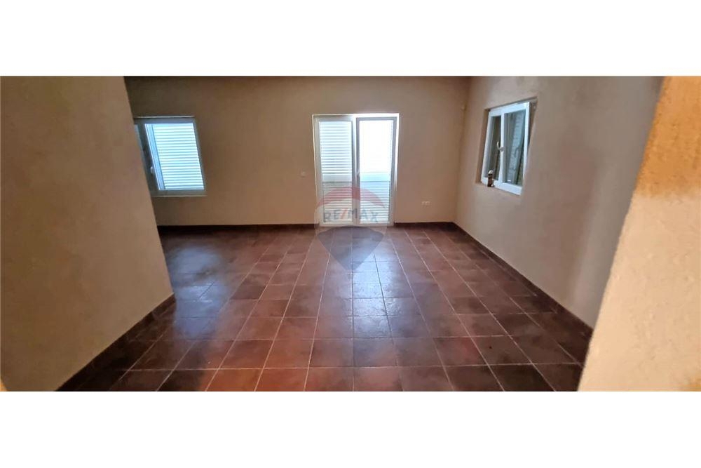 Hiša Gornji Karin, Obrovac, 408m2