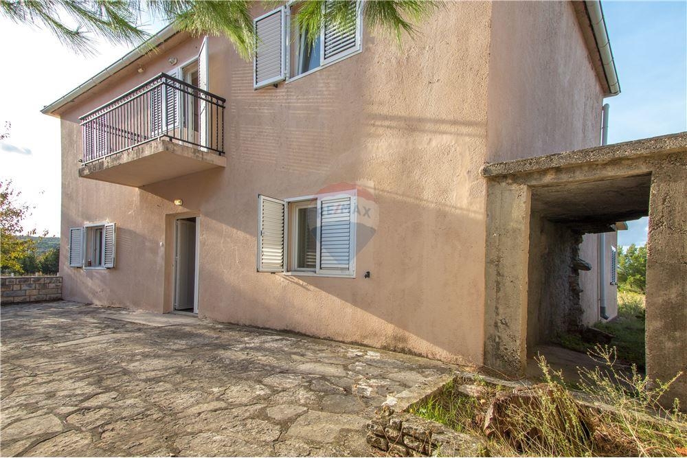 Hiša Gornji Karin, Obrovac, 408m2