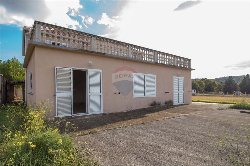 Hiša Gornji Karin, Obrovac, 408m2