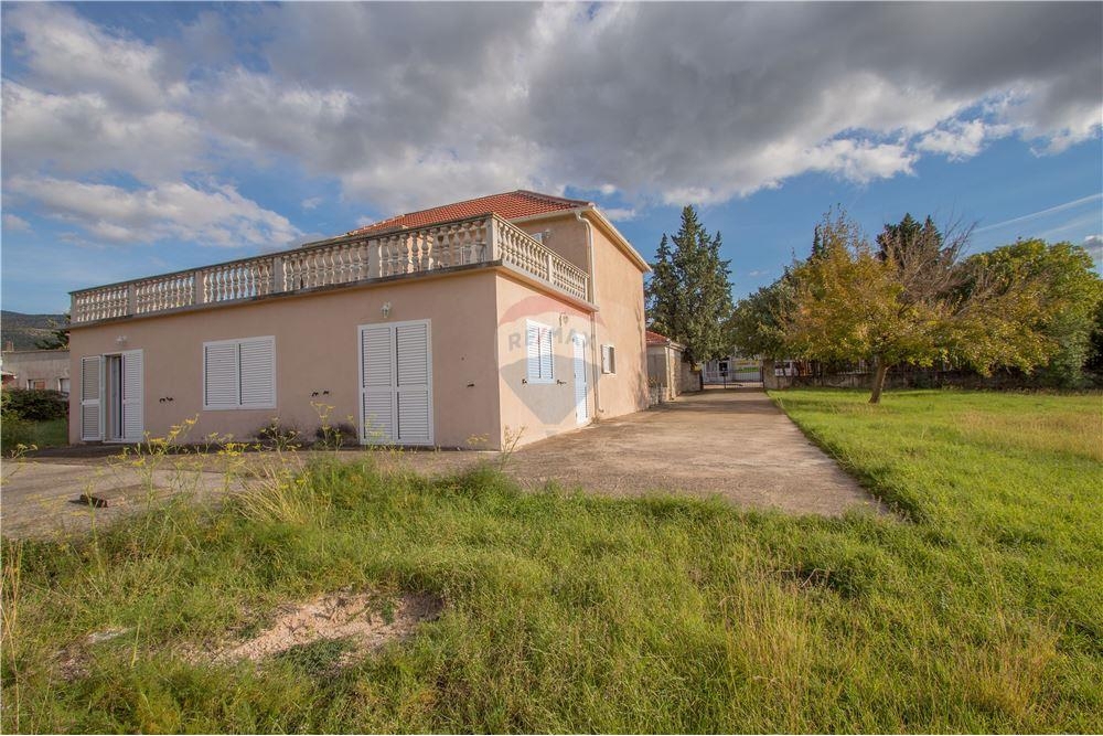 Hiša Gornji Karin, Obrovac, 408m2