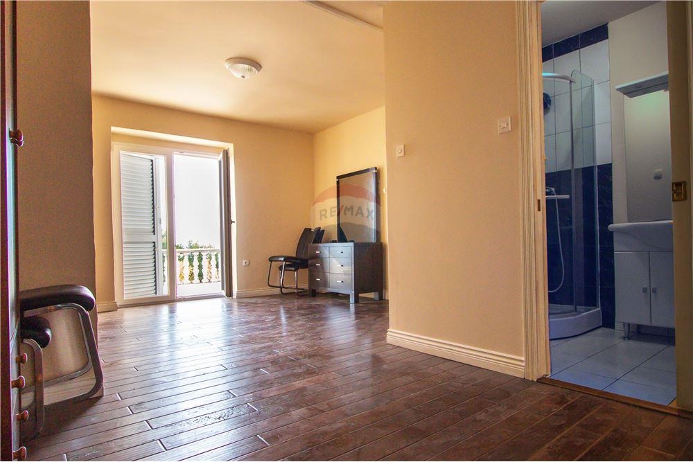 Hiša Gornji Karin, Obrovac, 408m2