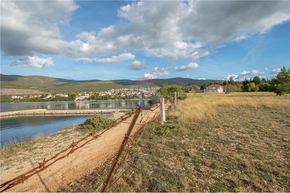 Hiša Gornji Karin, Obrovac, 408m2