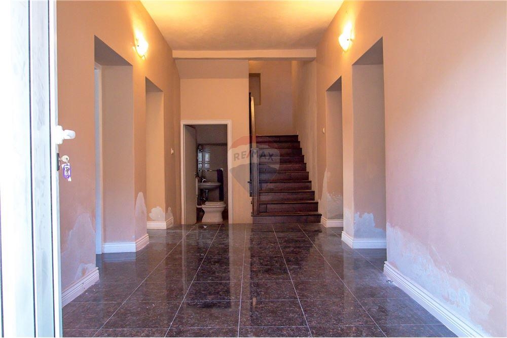 Hiša Gornji Karin, Obrovac, 408m2