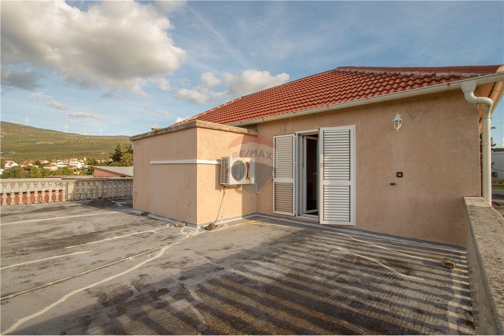 Hiša Gornji Karin, Obrovac, 408m2