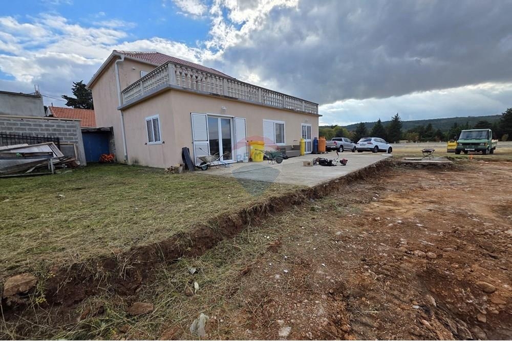 Hiša Gornji Karin, Obrovac, 408m2