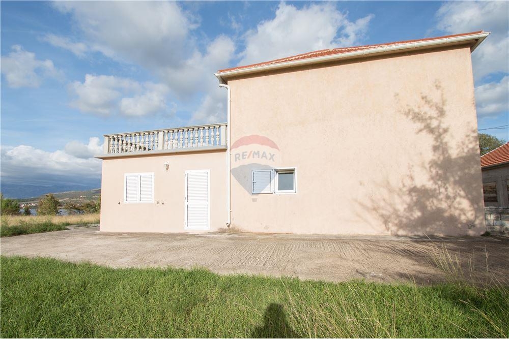 Hiša Gornji Karin, Obrovac, 408m2