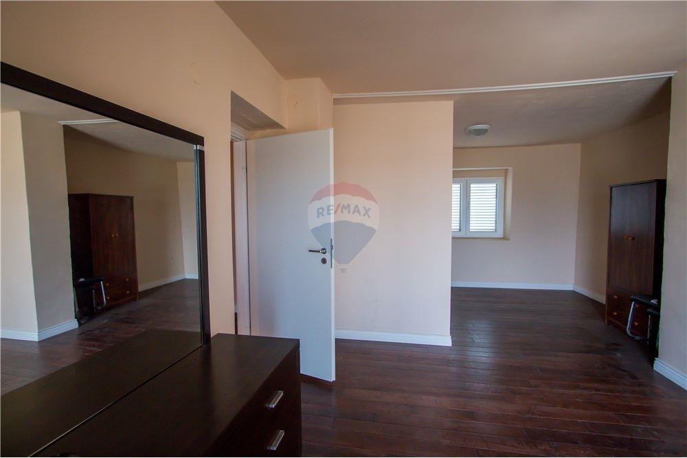 Hiša Gornji Karin, Obrovac, 408m2