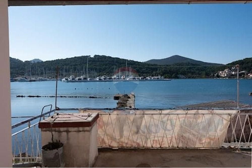 Hiša Sutomišćica, Preko, 170m2