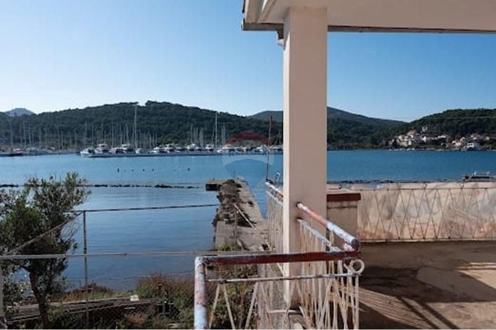 Hiša Sutomišćica, Preko, 170m2