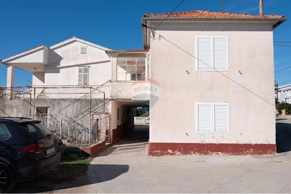 Hiša Sutomišćica, Preko, 170m2
